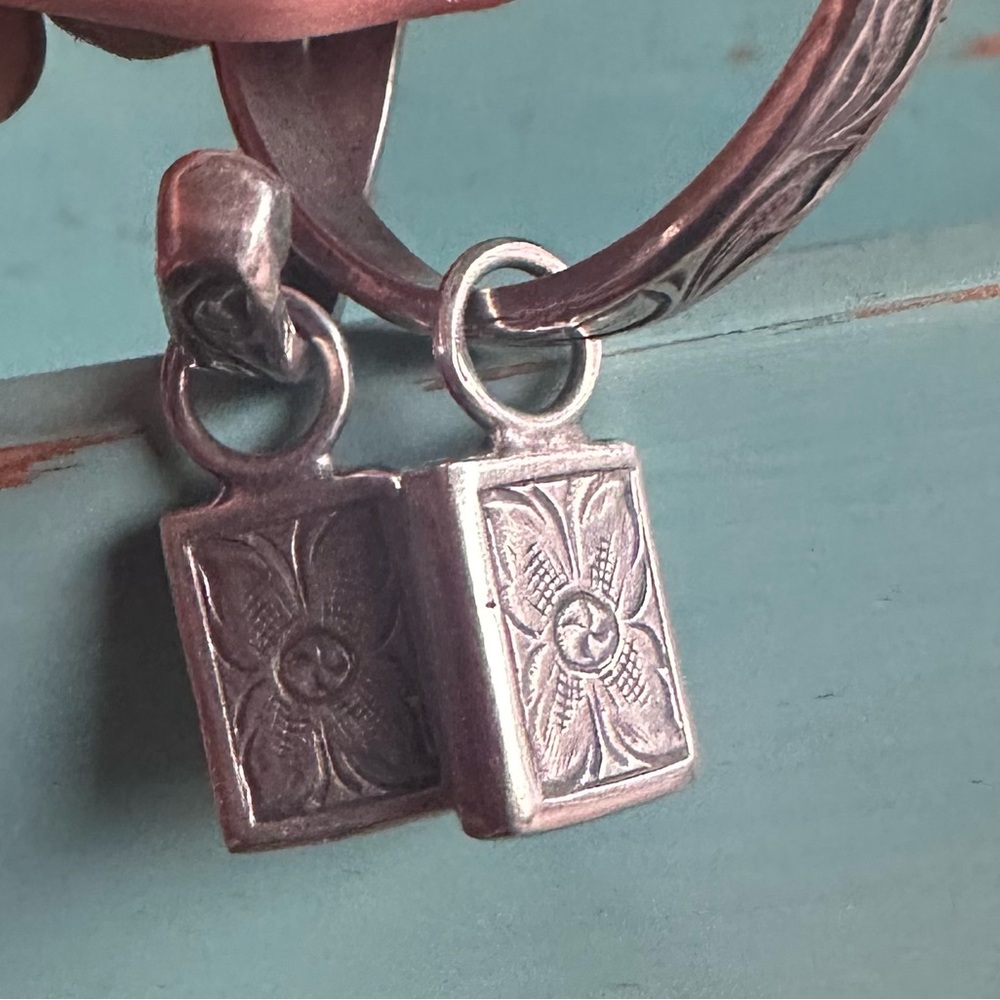 Rockin’ Out sterling silver and Kingman turquoise earrings - Picture 6 of 6